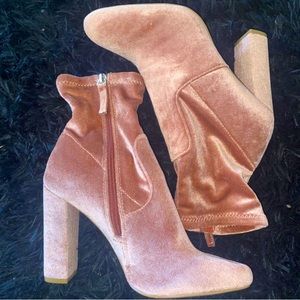 Suede pink boots